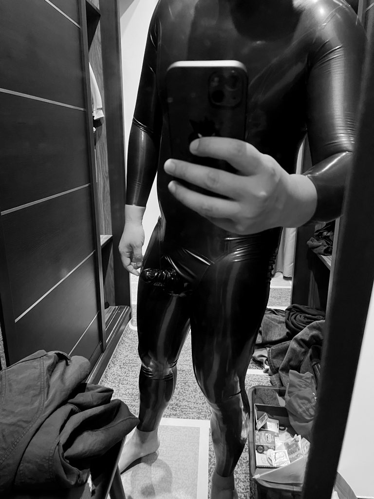 latexDDD's tweet photo. 又是被胶化的一天，被胶衣控制住了 #胶衣 https://t.co/AGNsS2xce0