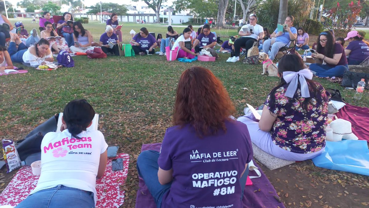 xevtfm's tweet photo. #EnFotos 📸En estos momentos, en el Parque La Choca, se lleva a cabo el círculo de lectura La Mafia de Leer Club de Lectura Operativo Mafioso 8M, esto en conmemoración del Día Internacional de la Mujer https://t.co/rW9bgG9r9I