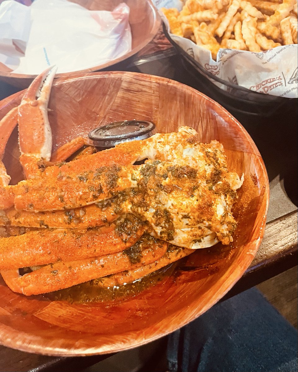 FoodMade_Simple's tweet photo. Celebrating the warm weather with some delicious Snow Crab Legs! https://t.co/OAXKe2Ipyw