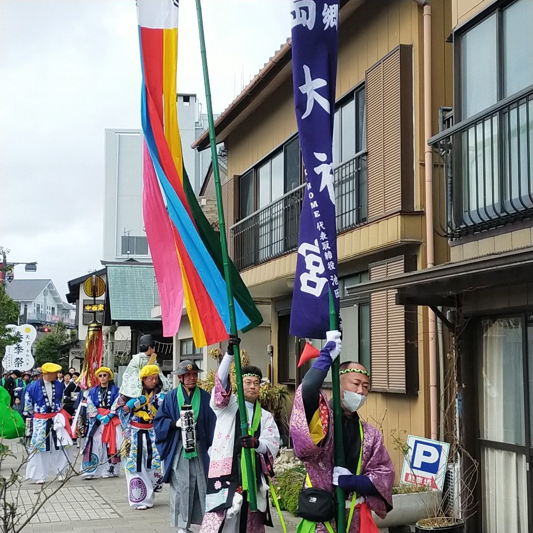 minicocoshika's tweet photo. 鹿島神宮祭頭祭　右方大頭の浜津賀郷が上がります。 https://t.co/uwNlSgA3AR