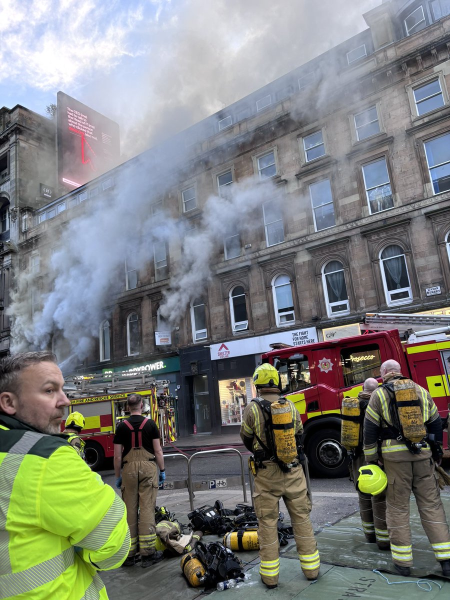 jacqqq__'s tweet photo. Glasgow is on fire https://t.co/5XwN6QQ4Cc