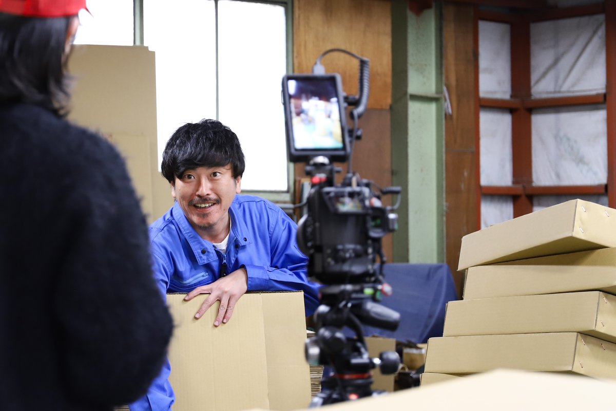 Adachi_B's tweet photo. ＼📸撮影オフショット第九弾！／
見渡す限りの段ボール！！😳📦
“包む”技術の奥深さに、純さんも驚きっぱなし！
普段は見られない圧巻の光景は必見です✨
気になる様子はぜひ動画でチェック🎥
https://t.co/d2ouiBFnOl
続きのオフショットもお楽しみに📷 https://t.co/JTkgdvHk7Y