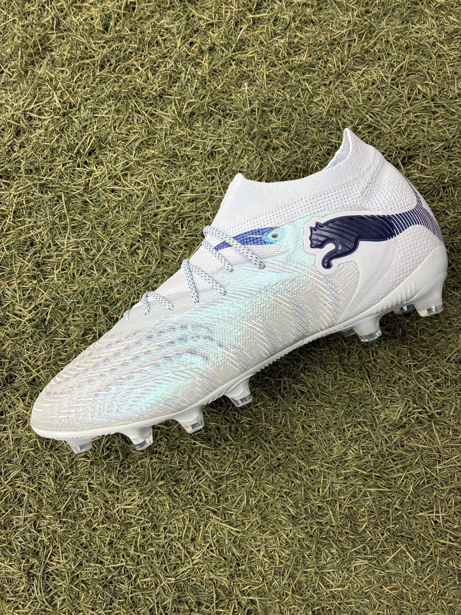 t_chiba_fb's tweet photo. 絶賛発売中‼️‼️
FUTURE9シリーズから🆕カラー登場✨✨
ピッチ上で映えること間違いない1足‼️
ボールコントロール、キック精度を上げたいプレーヤーはこの1足がオススメです🤤
#ときわスポーツ千葉
#PUMA
#FUTURE9 https://t.co/3Rfjgc9UQ7