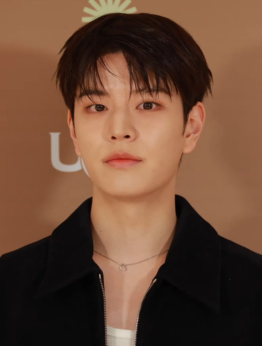 idk about yall but kim seungmin is in fact the only idol that is so different from the rest… the smartness, the poise, the quiet confidence. he just carries himself in a way that feels rare and i love him so much for it.