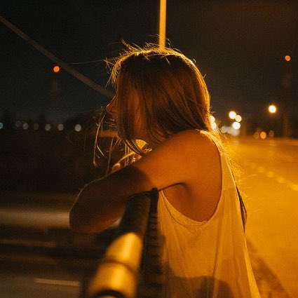 PopTrendsx's tweet photo. A psicologia afirma que algumas pessoas se isolam não por serem antissocial, mas porque preferem evitar dramas e comportamentos falsos. https://t.co/rnqId0STNV