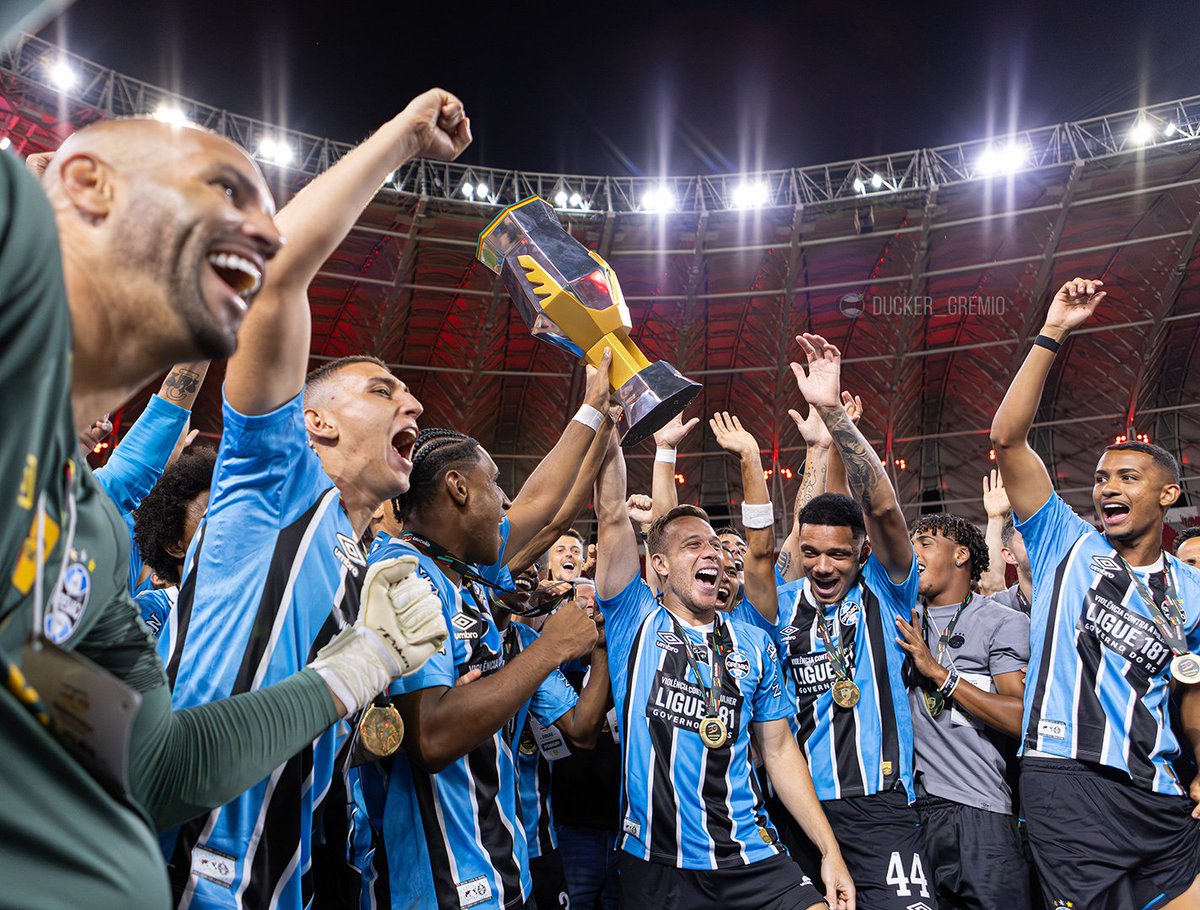 Ducker_Gremio's tweet photo. C A M P E Ã O 🏆 https://t.co/e0wnfQphYh