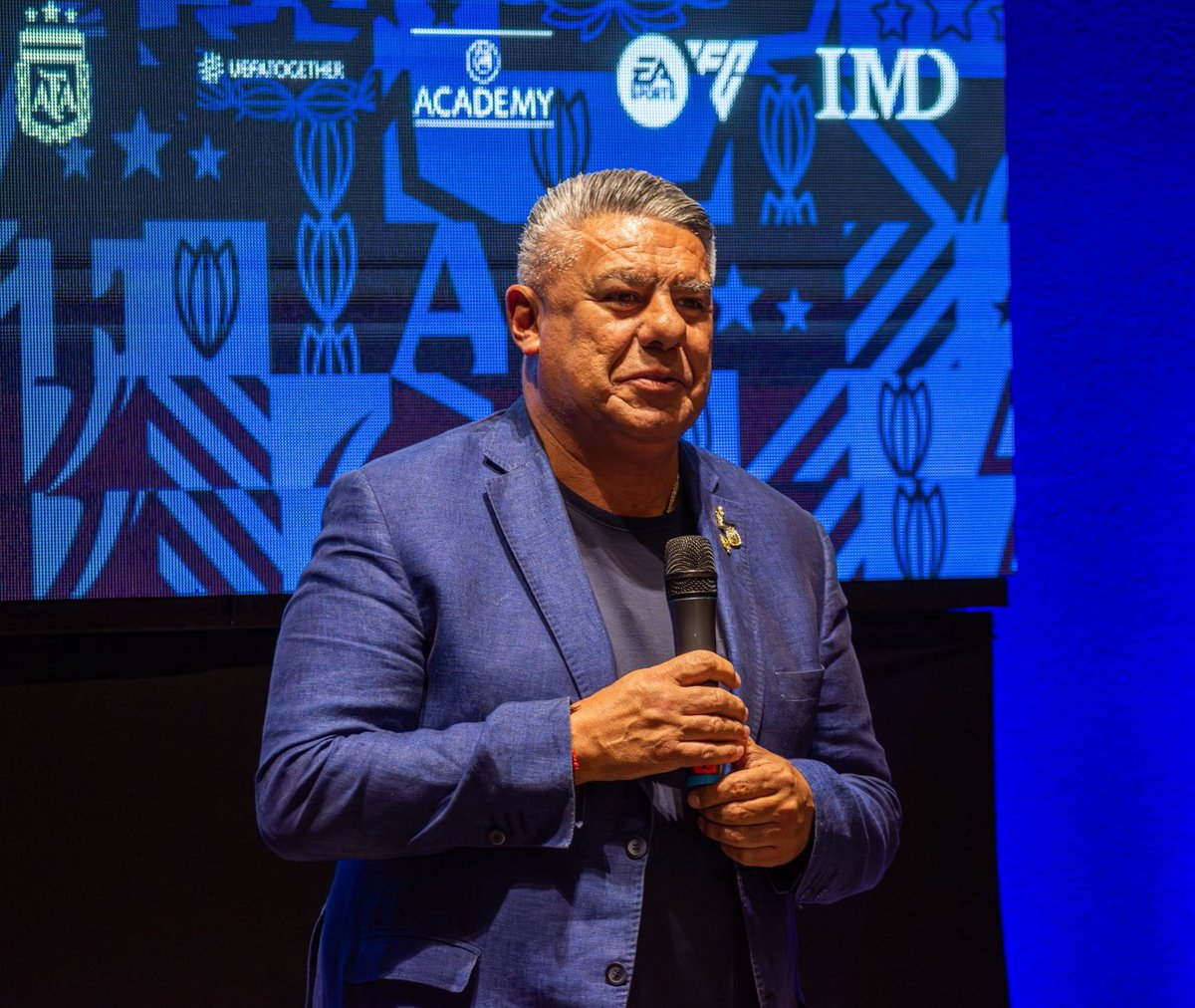 Todo el fin de semana sin fútbol. Pero el martes hay fecha en horario laboral. Tapia liberó el fin de semana para hacer su acto con 400 dirigentes, donde se CAGAR0N de risa del hincha geniuino. Quién financió esa fiestita? El vídeo de mañana no se lo pueden imaginar