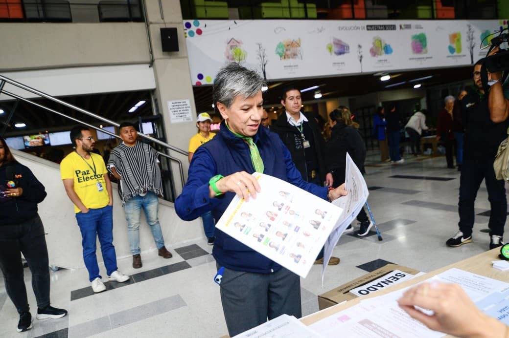 #Actualidad Con el 93 % de las mesas escrutadas, Claudia López Hernández ganó la Consulta de las Soluciones frente a Leonardo Humberto Huerta Gutiérrez y se posiciona como candidata presidencial para 2026. 
#Elecciones2026
