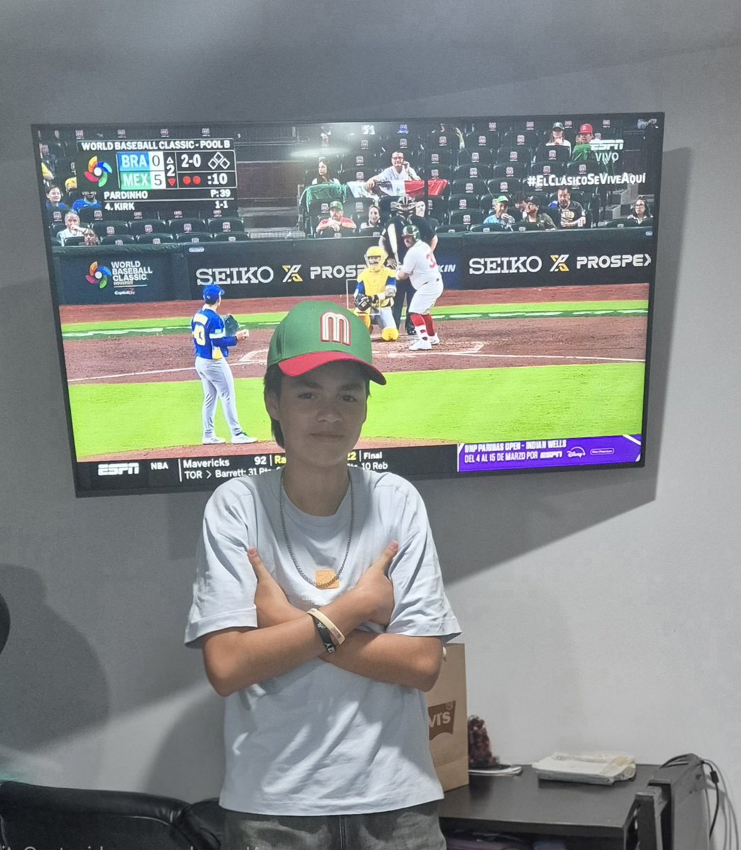 davidgarlu's tweet photo. #ElClasicoSeViveAqui saludos desde Alvarado, Veracruz apoyando con todo a México.... una salvajada de batazo de Duran ⚾️🇲🇽🤙🏼 https://t.co/Ntki1xKiTz