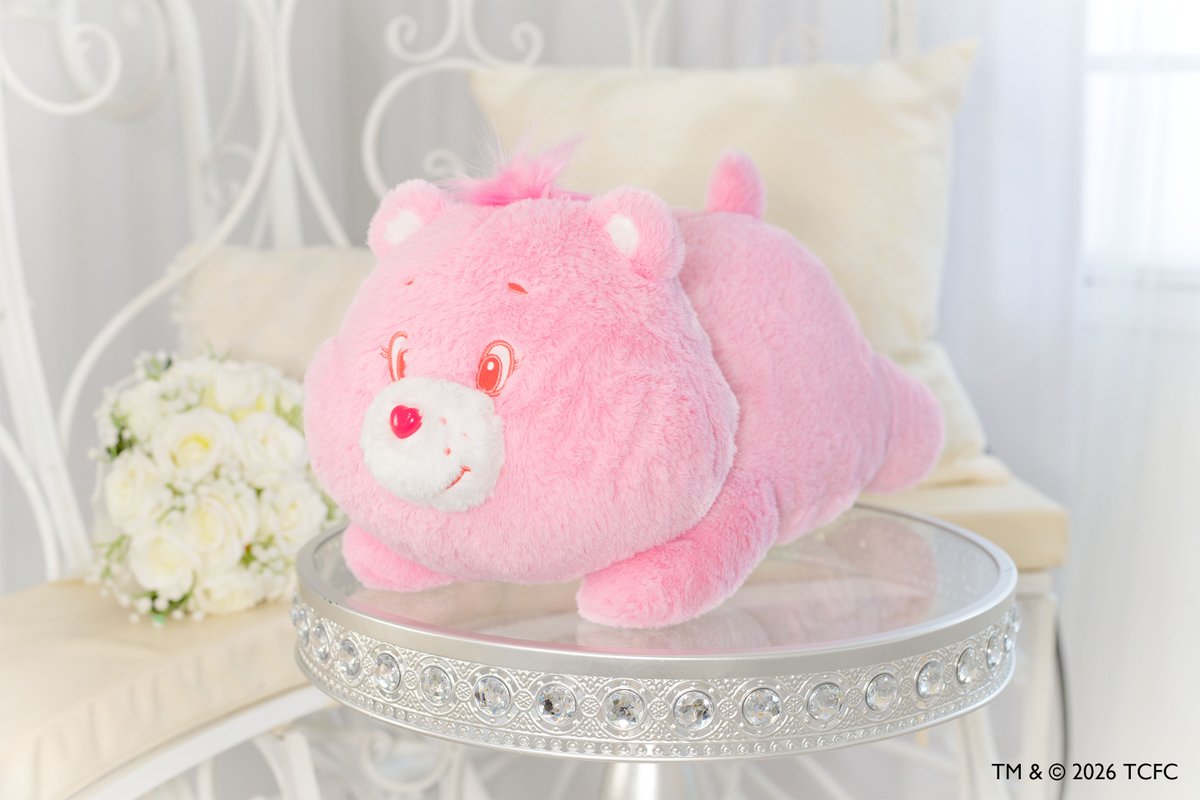 charatoru's tweet image. 🌈3月発売商品💖
【ケアベア™ 寝そべりBIGぬいぐるみ】

寝そべりポーズがかわいい、#ケアベア のBIGぬいぐるみが登場🧸💕
もふもふの手ざわりで、思わずぎゅっと抱きしめたくなっちゃいます♪
#carebears

取扱店舗はこちら
🔗sk-japan.co.jp/charatoru/char…

@carebears_jp @carebears