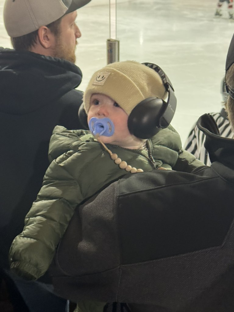 RocketsRaymore's tweet image. Foam Lake gets couple more and it’s 4-1 after two.  

Period didn’t go our way, down our captain, so here is a picture of Raymores youngest fan to make you smile.  

#LetsGoRockets 🚀