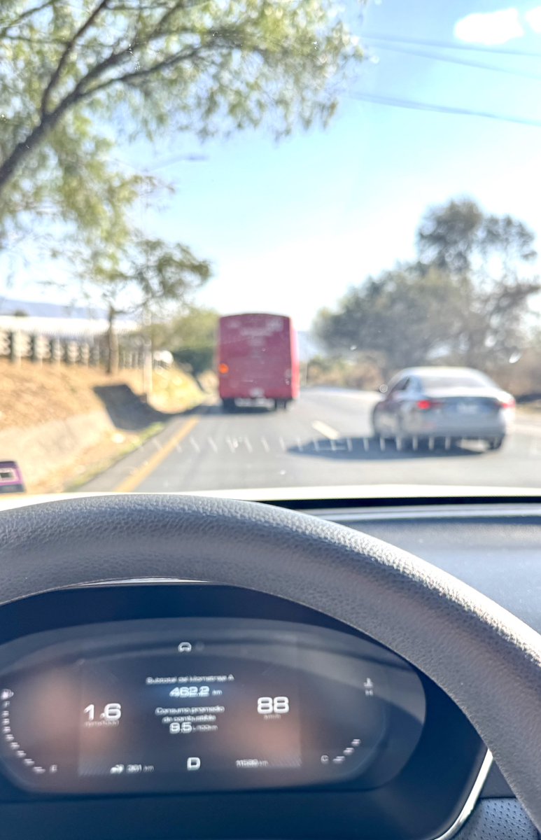 Lo bueno es que traen regulador de velocidad a 50 km/h…!!! 
<a href="/PabloLemusN/">Pablo Lemus Navarro</a> <a href="/TransporteJal/">Secretaría de Transporte Jalisco</a> <a href="/JaliscoVial/">Policía Vial Jalisco</a>