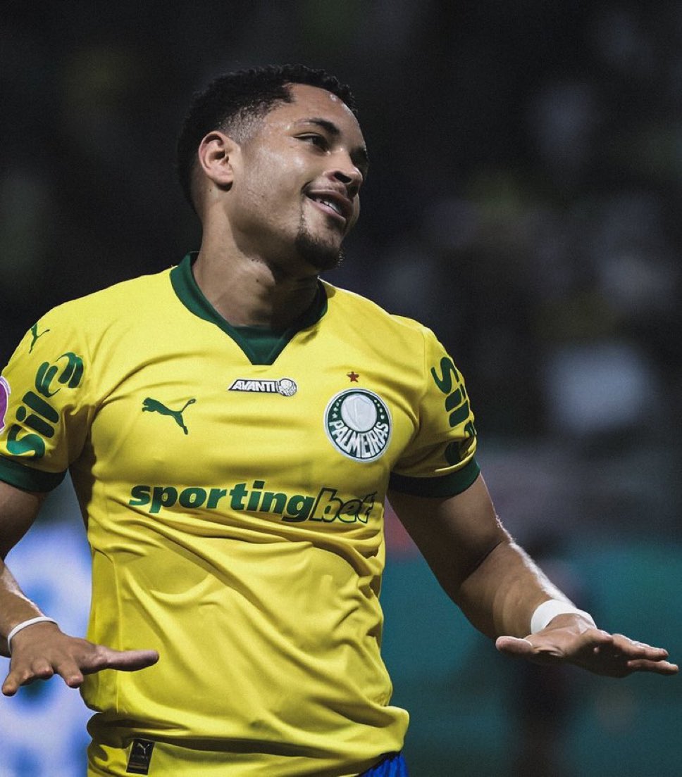 OBRIGADO POR JOGAR NO MEU TIME, VITOR ROQUE

TE AMO