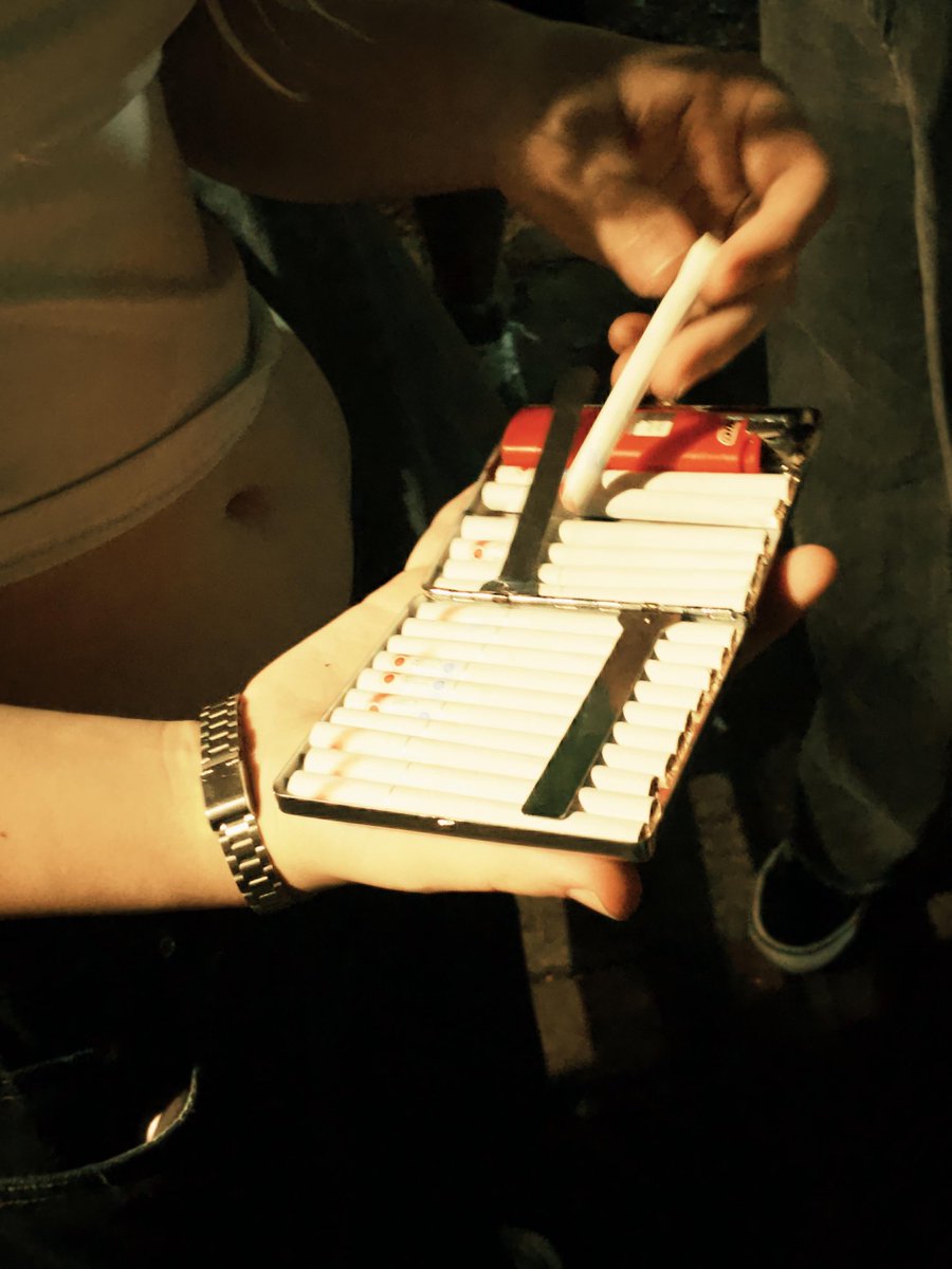 scobceta's tweet photo. 🚬
— uma thread com todos cigarros que ja fumei e suas notas https://t.co/th0Sed9tae