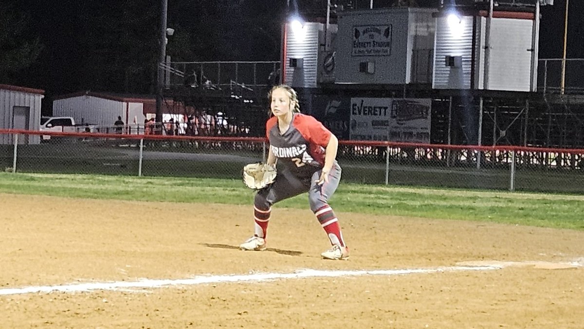 HaileyVaughan28's tweet photo. Sophomore Year started with an 11-4 win!  I pitched 1 inning of no-run ball in relief during Varsity. Played 1st &amp; got an RBI Double during JV where we won 5-4. Great start to our year. So proud of our Lady Cards! @ar_prime_sb @k9rhine  #PrimeArmy https://t.co/HldbVcj79k