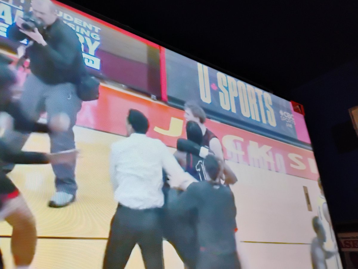 Casey_LeighD's tweet photo. I do not know how but the @CURavens have done it again !!! 18-0 in @USPORTSca ⛹️🏅🏆 games. It's simply remarkable! https://t.co/0G3RBsFD8u
