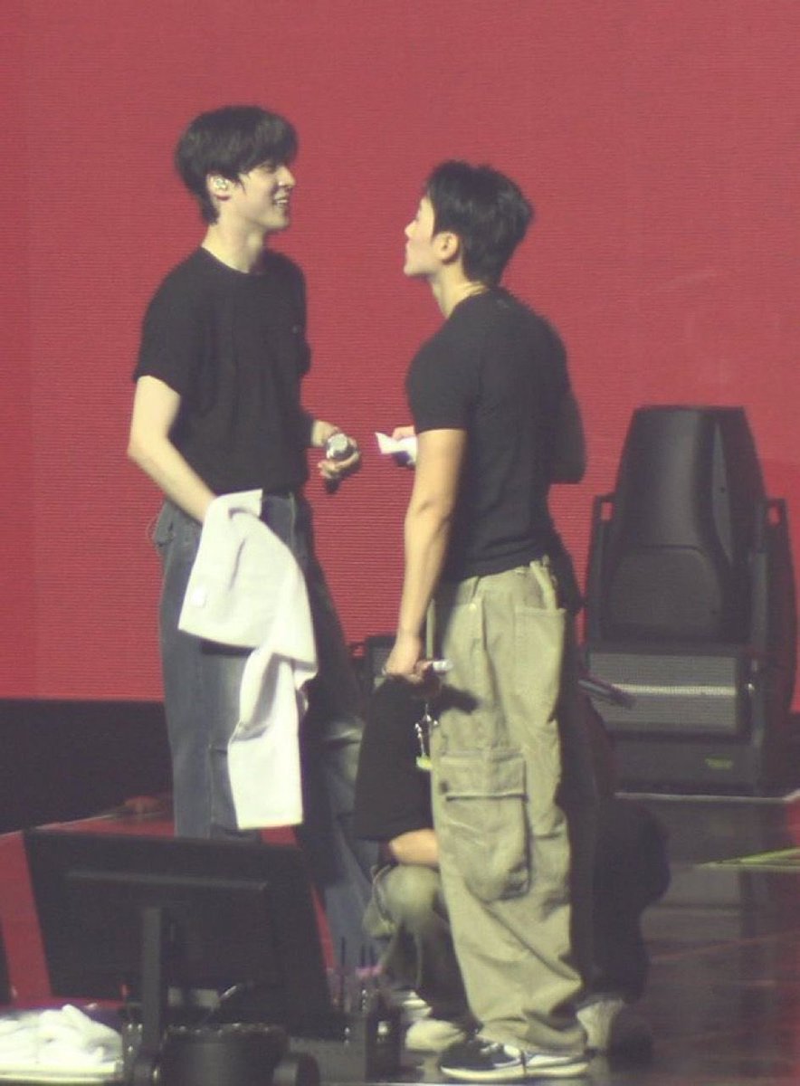 the height difference oh i feel dizzy