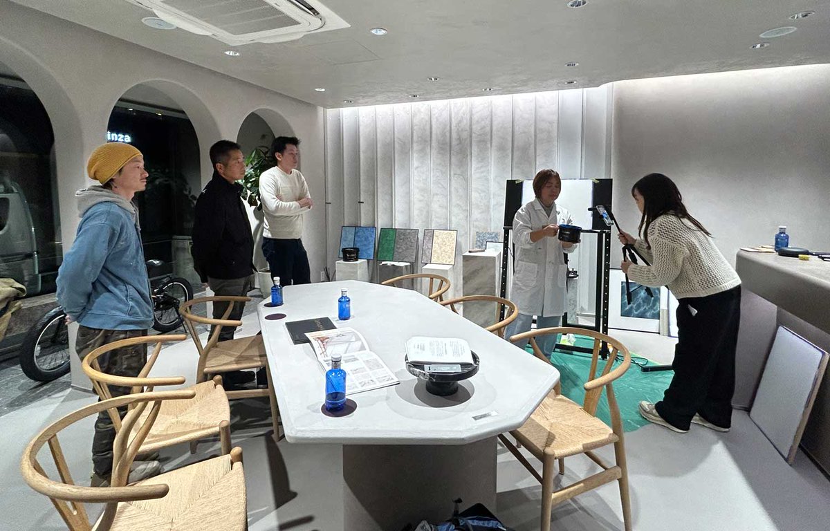 COLORWORKS_16's tweet photo. VALPAINTテクニカル講習の卒業生向けフォローアップ講座を、銀座のLAYERED GALLERYで開催！Arteco'7やSabuladorの技術の復習と最新情報を共有させていただきました。今回のブログでは、テクニカル講習卒業後も続く、充実のバックアップ体制をご紹介します。

COLORWORKS BLOG
https://t.co/yulx7dBaDk https://t.co/vRujB2pPP4