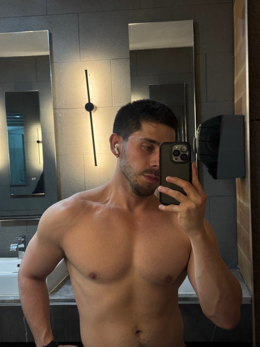 Ojitos de aceituna🫒 tweet media