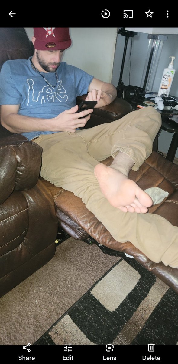 mybuddiesfeet tweet media