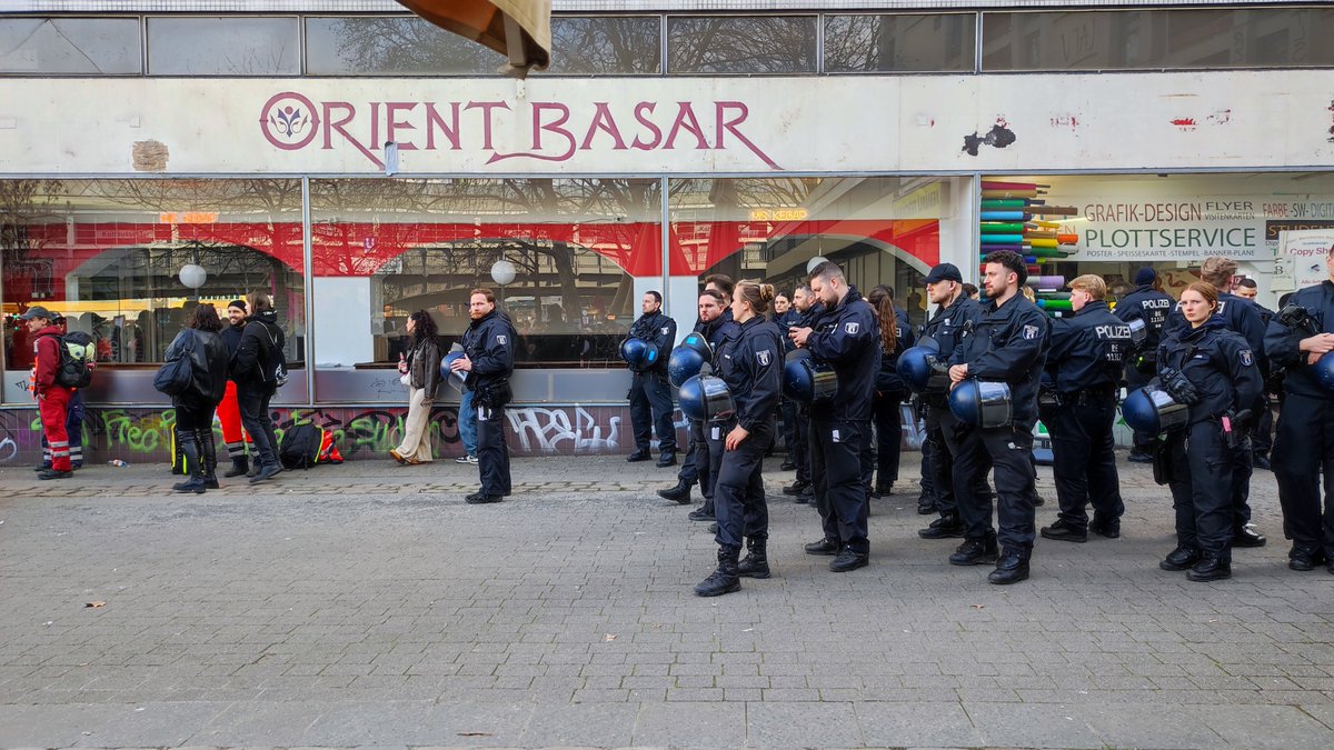 KaterHofmann's tweet photo. Die revolutionäre 8. März-Demo der Alliance of Internationalist Feminists. #b0803 https://t.co/5hSzk5yVj5