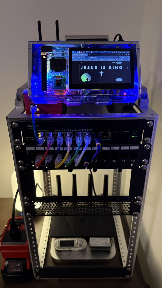 NuChatz's tweet photo. We have internet!
#MiniRack https://t.co/QLS3d3WueZ