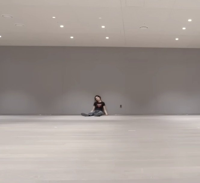 260309 #A_NA weverse comment 

👤: Akhir-akhir ini kamu nggak pakai kaos Guess lagi, jadi agak sedih…
🌻: Kaos Guess-nya hilang
🌻: Bukan karena nggak mau pakai,  beneran…

#Hearts2Hearts #하츠투하츠 #에이나
<a href="/Hearts2Hearts/">Hearts2Hearts</a>