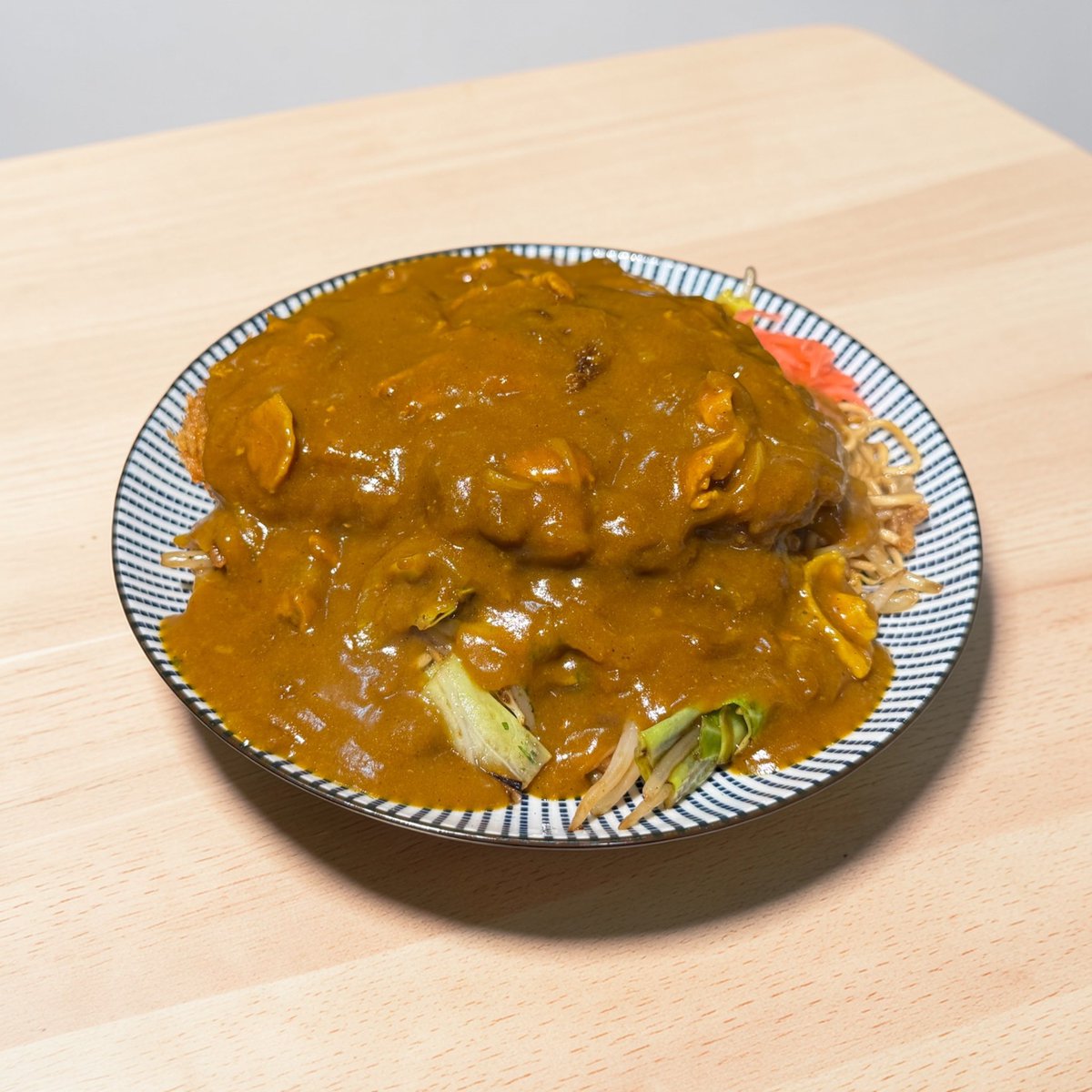 カツカレー焼きそば試作2回目
濃度はこちらの方が濃いけど、よりリアルな色合いに。

キッチンきらく