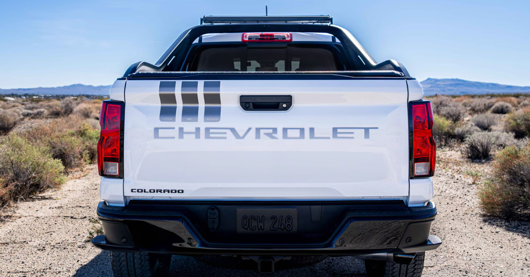 JimCookChevy's tweet photo. Limitless adventure with power that delivers. Colorado is ready. 🌄⚡ https://t.co/UmUzrrYfl8