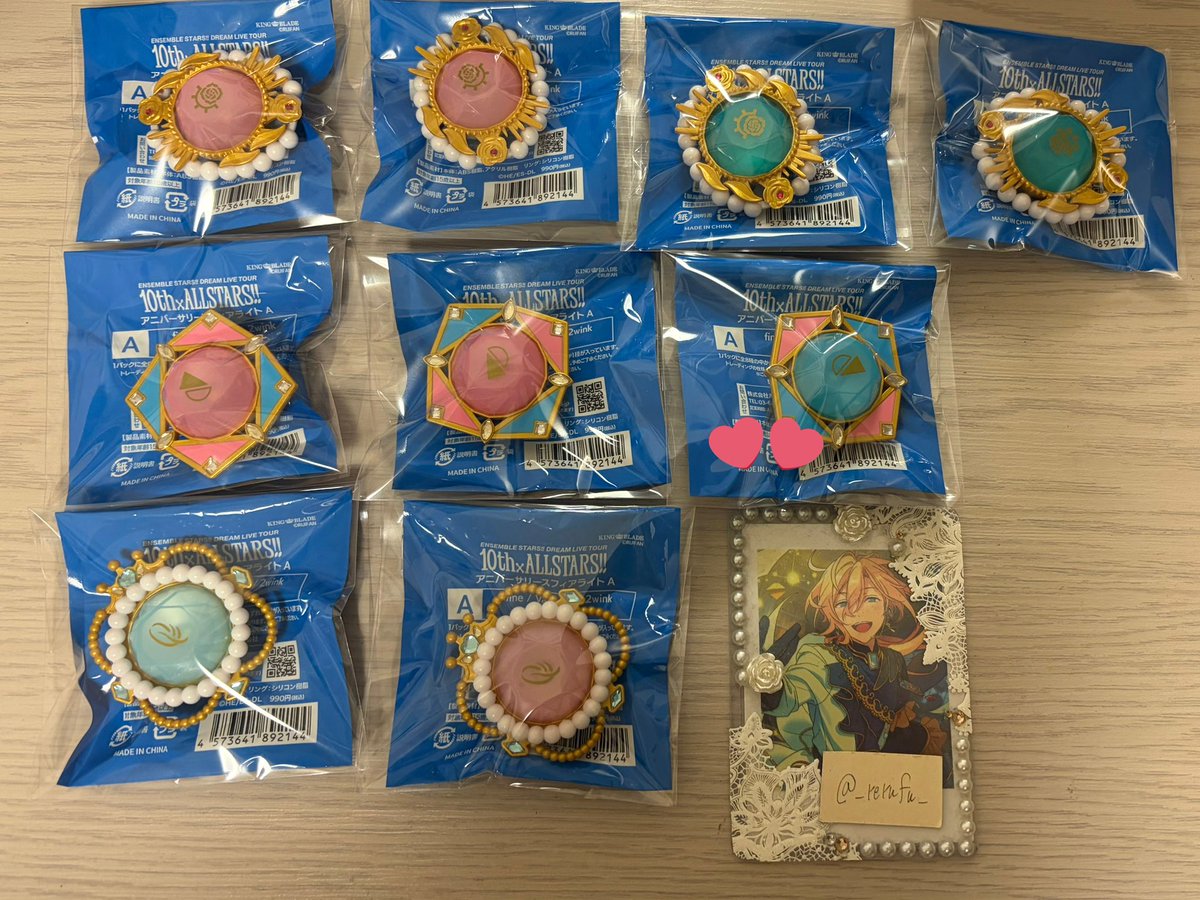 _rerufu_'s tweet photo. @sanadamaru505 初めまして、こんにちは。検索より失礼致します。
まとめての画像で申し訳ありません。当方画像のゆうた1点所持しております。真田白菊様がお持ちの英智1点との交換は可能でしょうか？郵送での交換希望です。
ご検討頂けますと幸いです。 https://t.co/oX4OMp1c4G