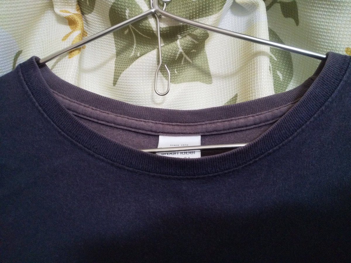 自作Tも製作開始から8年近くなりデザインも14種程！
この2枚も4〜5年前に作ってローテで着回してたけど流石に色褪せ型崩れで御役御免かな☺️
基本捨てるけど、もしも欲しい人いたらサイン入れて渡すよ😅😅