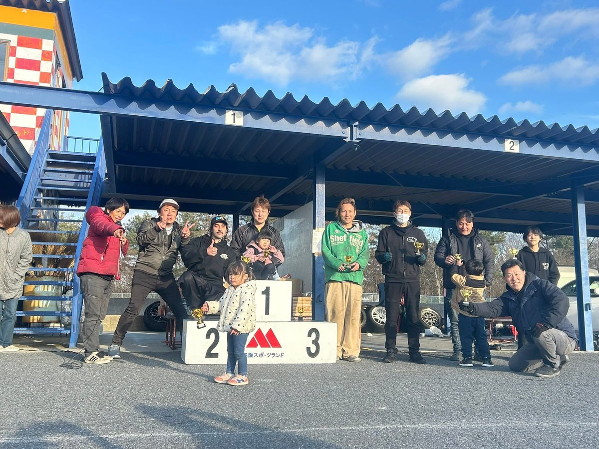 seimitanaka's tweet photo. 昨日は盆踊り…ではなく？笑　せーみスクール名阪でした！参加者の皆様、スタッフの皆様、ギャラリーやお手伝いの皆様ありがとうございました😊
雪がチラつく寒さのくせに花粉が飛んでるとゆーなかなかな日でしたが、オールフリーで楽しくいっぱい走れたかな？^ ^
次は3月29日！宜しくお願いします^ ^ https://t.co/3HH4tTFYYy