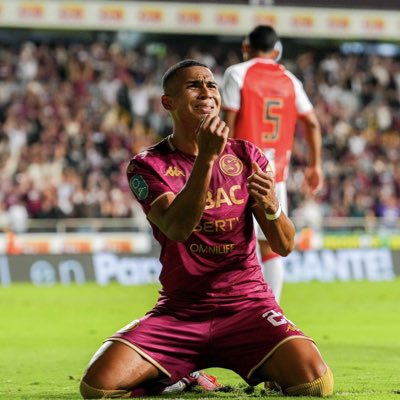 Estoy reviviendo ver que a un jugador que todo mundo le tiraba mierda y a base de huevos se convirtió en uno de los más importantes del equipo actualmente.

La vida es muy bella.