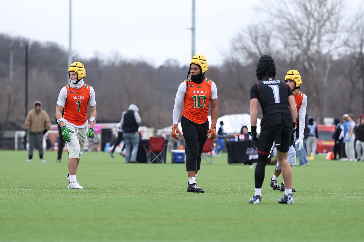 NathanielF_01's tweet photo. Good day in playoffs today, unfortunately took a loss in the second round but still a blessing to play for the @ducks7v7 at @MoKan_Sports turf wars https://t.co/eB6LgpnvRo