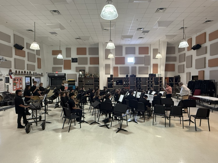 CMMSFoxes's tweet photo. The CMMS Symphonic Band performed at the Cedar Creek Concert Competition and earned a rating of "Excellent" on Stage. In Sight Reading we earned straight "Superior" ratings! Go Foxes! https://t.co/JdvmOdLY2v