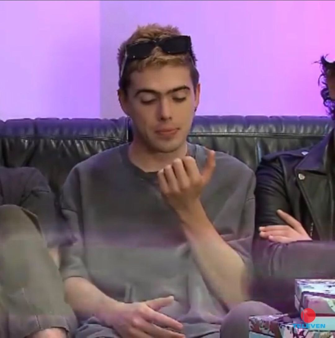 me voy a sentar aquí a esperar que alguien desbloquee lo que sea que se tenga que desbloquear y nos cuente que es