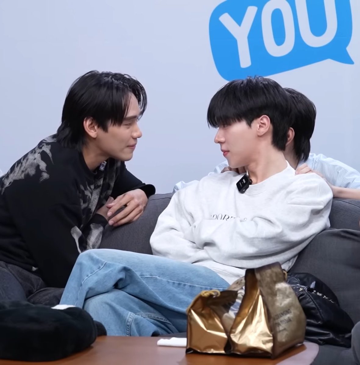 Belle_khlie's tweet image. Them and their “look into my eyes” against the world

#เงินโอ๊ต 
#NgernOat