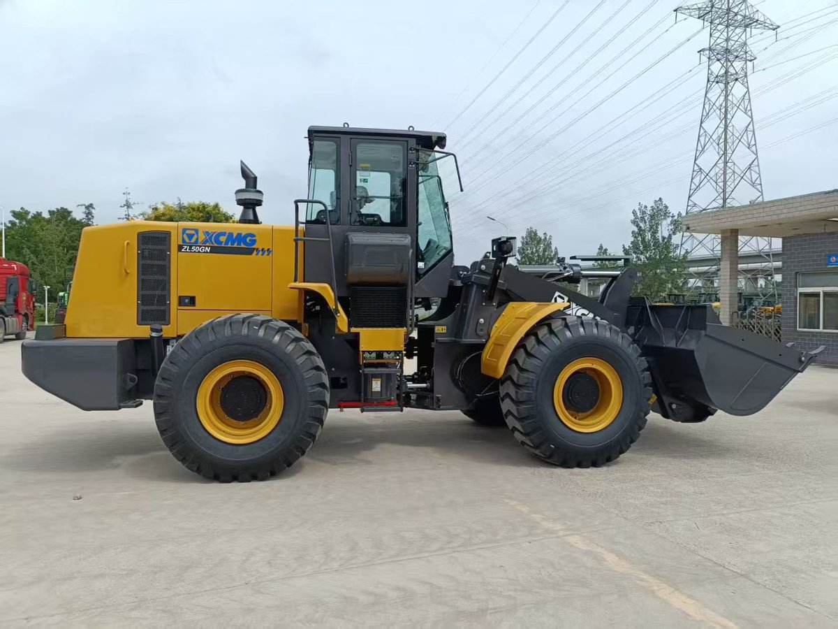 JinelleFu's tweet photo. 【Tough Job? Tough Machine. 💪】
XCMG ZL50GN: 17.5t operation weight. 17-ton breakout force.
Built for mining & quarry. Ready to work. 💰
👇 DM for best price!
#XCMG #ZL50GN #WheelLoader #HeavyEquipment #MiningMachine #ConstructionLife #XCMGLoader #Earthmoving https://t.co/dE0PiZfEDA