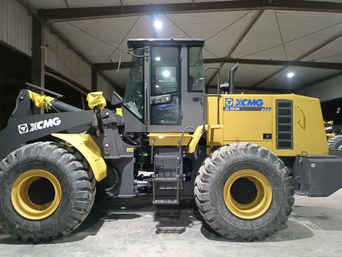 JinelleFu's tweet photo. 【Tough Job? Tough Machine. 💪】
XCMG ZL50GN: 17.5t operation weight. 17-ton breakout force.
Built for mining & quarry. Ready to work. 💰
👇 DM for best price!
#XCMG #ZL50GN #WheelLoader #HeavyEquipment #MiningMachine #ConstructionLife #XCMGLoader #Earthmoving https://t.co/dE0PiZfEDA
