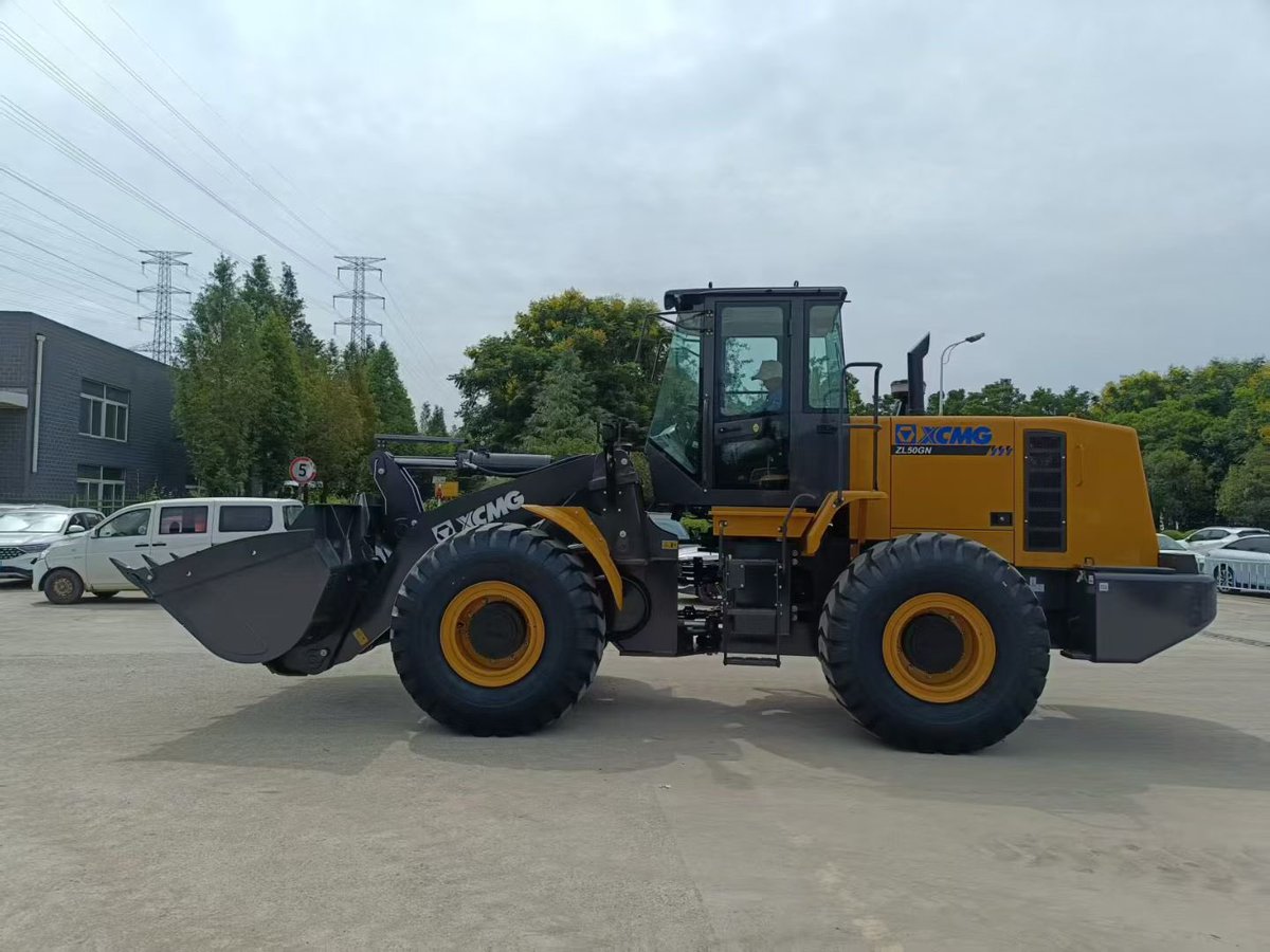 JinelleFu's tweet photo. 【Tough Job? Tough Machine. 💪】
XCMG ZL50GN: 17.5t operation weight. 17-ton breakout force.
Built for mining & quarry. Ready to work. 💰
👇 DM for best price!
#XCMG #ZL50GN #WheelLoader #HeavyEquipment #MiningMachine #ConstructionLife #XCMGLoader #Earthmoving https://t.co/dE0PiZfEDA