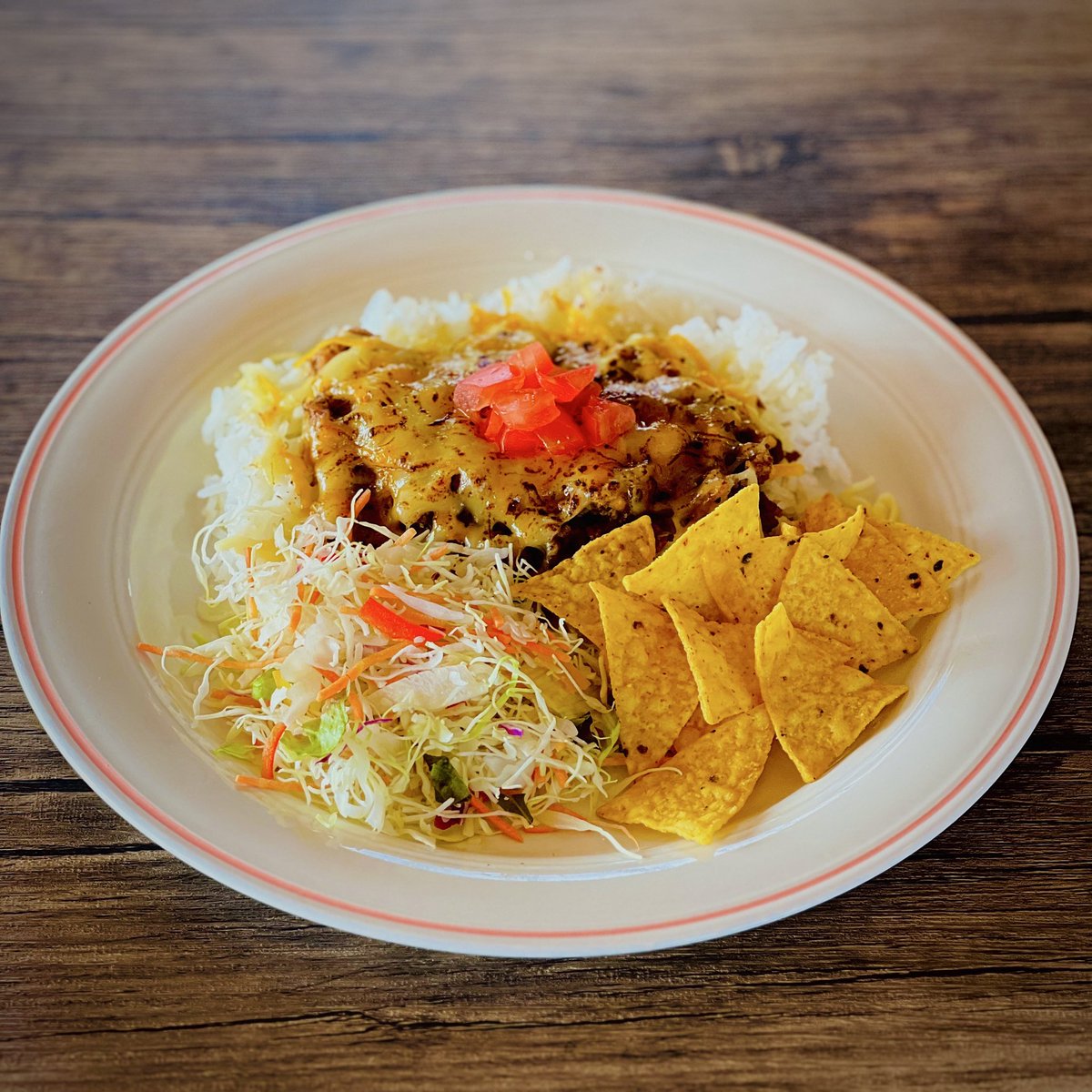 shot__0980's tweet photo. スパイスの効いた特製タコミートと シャキシャキ野菜の相性が最高のタコライス‼️
しかも、6種のソースがかけ放題😳
 タコライス専門店SHOT お昼ご飯にぴったりのお店です。

宮古島観光の合間のランチにも
ぜひお立ち寄りください✨

【営業時間】 11:30 OPEN
16:00 CLOSE(L.O. 16:00) https://t.co/wSETfhi3Ql