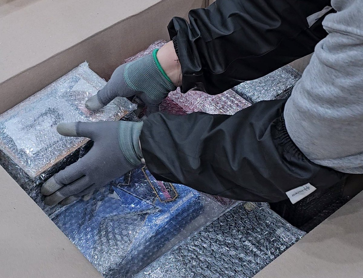 GlobalSH_kr's tweet image. [📦] What's in the Box! #GlobalSH #Kaddy #KoreanWarehouse 

🔎 BTS BT21 / ATZ MIGHTEEZ / NCT Dreamiez / TXT tour merch / BLACKPINK / Oliveyoung / Coupang / etc.

✅ FREE KR Address Rental
✅ EZ Proxy Buying Service
✅ Fast Processing &amp;amp; Real-time Updates
✅ Tight &amp;amp; Secure Packing