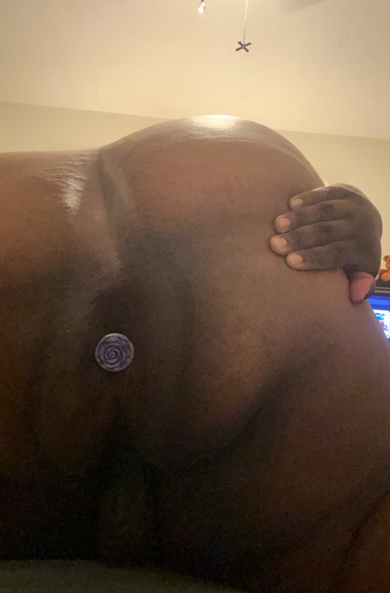 ChubbyBunChunk's tweet photo. Who's gonna come pull it out and replace it?🥺 https://t.co/yelscmyk87