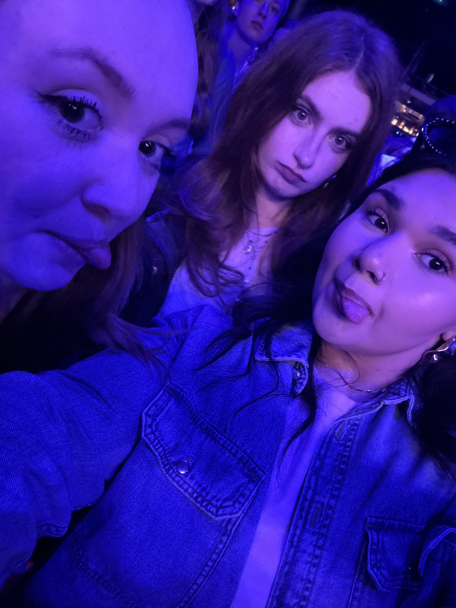 tehesoph's tweet photo. my best friends and i travelling across europe to see audrey hobert <333 
Amsterdam + Paris doneeeee just London left 💃🏼🫶🏼🫦🗣️ @audreyhobert1 @AudreyHobertsHQ https://t.co/6v5JvFwPCt