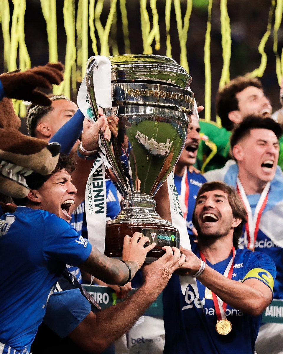 Nas mãos dos capitães 🇧🇷🏆🇦🇷

📸 <a href="/gustavomjpeg/">Gustavo Martins</a> / Cruzeiro