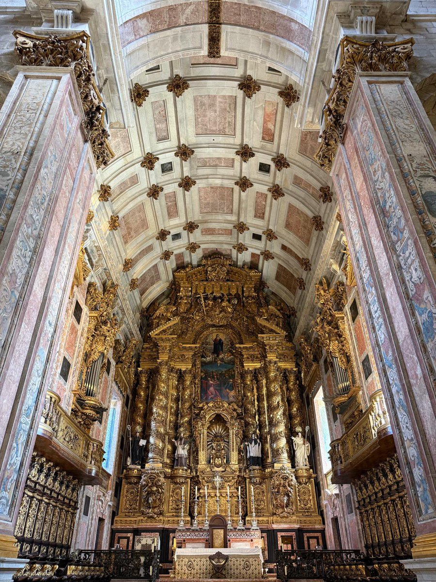 MonikaHomes's tweet photo. On a day trip to Porto and this city is untouched and original as there were no earthquakes or tsunami’s like in Portugal and if you are a Harry Potter fans you can see where JK Rowlings got her inspiration from as she lived here for a few years!  A fabulous and interesting city! https://t.co/NgjAU25tkm