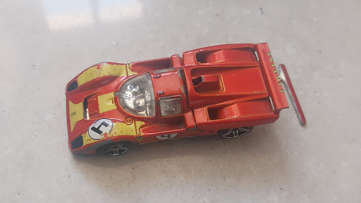 Hallychanny's tweet photo. Resolvi cortar a asa traseira para fazer ela ficar o mais próxima possível do carro que Jack Ickx venceu a prova de Kyalami em 1970 https://t.co/JNGi2ICICp