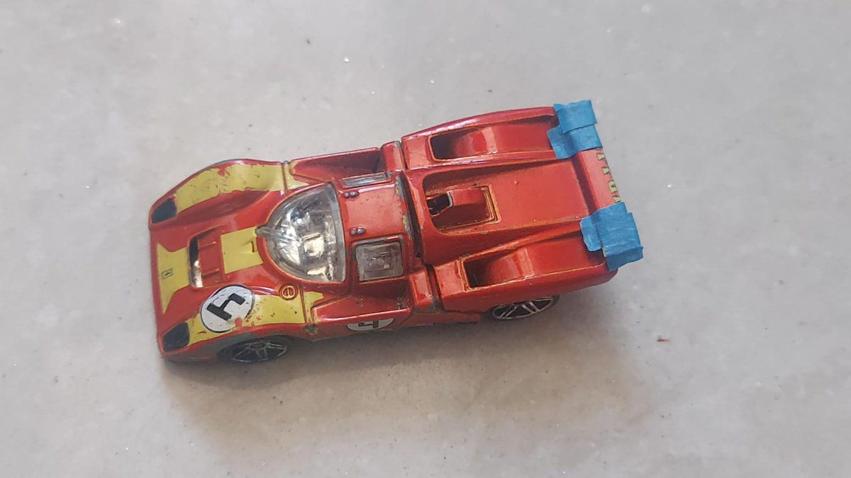Hallychanny's tweet photo. Resolvi cortar a asa traseira para fazer ela ficar o mais próxima possível do carro que Jack Ickx venceu a prova de Kyalami em 1970 https://t.co/JNGi2ICICp