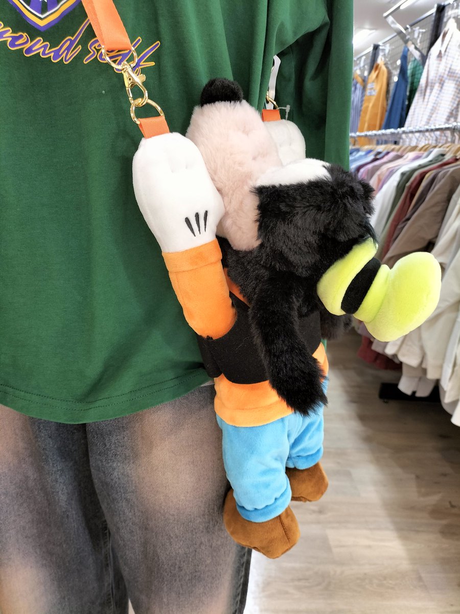 off_marinpia's tweet photo. グーフィーのポシェットです🐶
グーフィーがぴったりくっついてくれて可愛いいです😍
#Disney
#グーフィー
#ポシェット
#タグ付き
#ふわふわでかわいいです https://t.co/zPrl0LuZrU