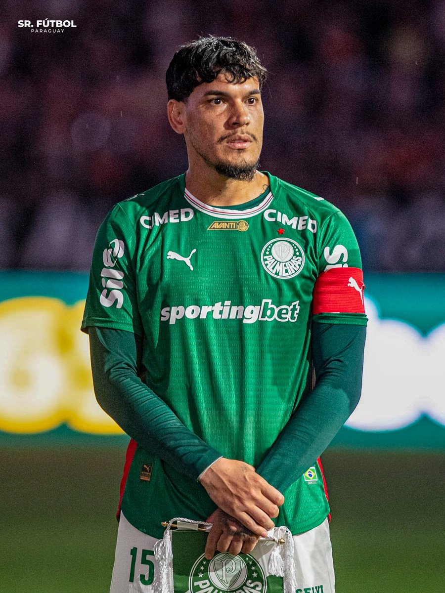 Acaba de hacerse oficial, señoras y señores: Gustavo Gómez se convirtió en el FUTBOLISTA MÁS GANADOR en toda la historia del Palmeiras. Nuestro compatriota llegó a 13 títulos y sigue agrandando su legado en el Verdão.

👏🏻🇵🇾 Impresionante lo del capitán.